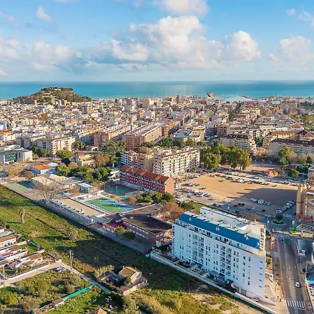 Vistas Despejadas A Pasos De La Playa, Piscina, 3bed Apartment *