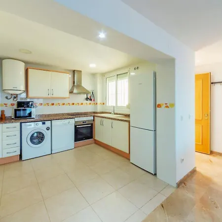 Vistas Despejadas A Pasos De La Playa, Piscina, 3bed Apartment Denia