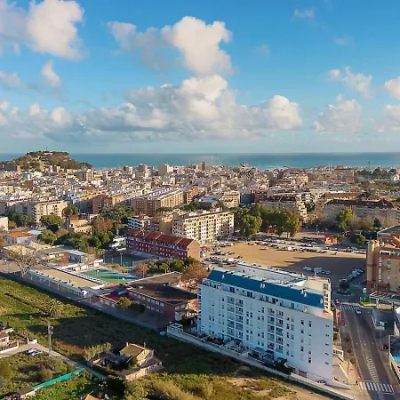 Vistas Despejadas A Pasos De La Playa, Piscina, 3bed Apartment *